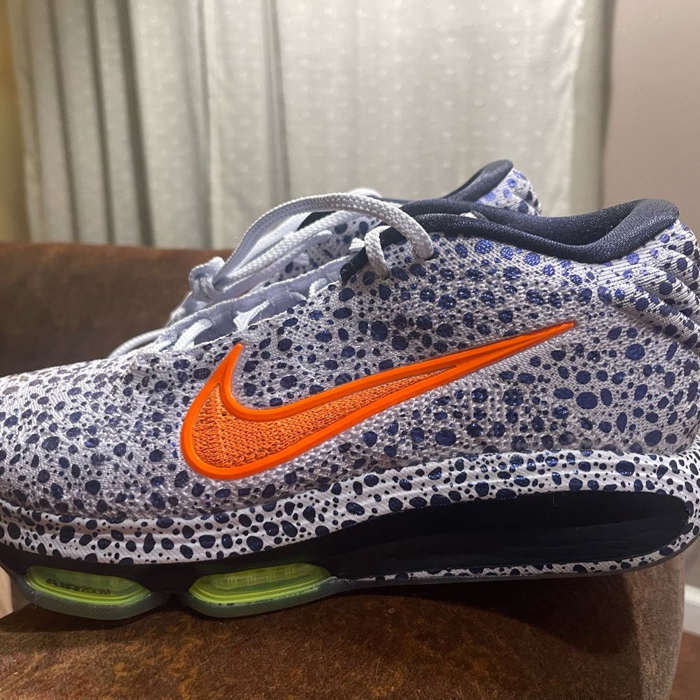 Nike gt 3 electric nwob 8.5 $205 on site today